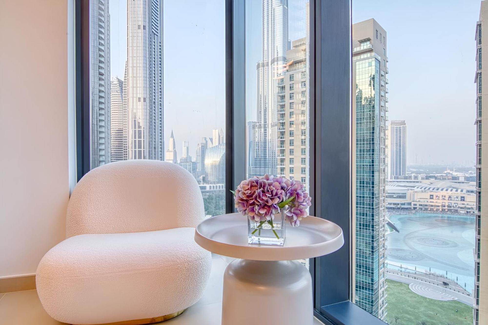 Expansive 7-bed Overlooking Burj & Fountains Dubaï