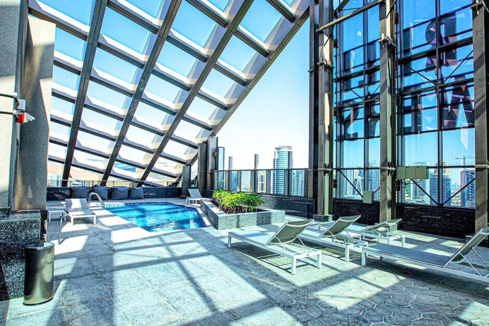 Lägenhet Luxe 1br In Sparkle Towers - 2 Balconies And Marina Views Dubai