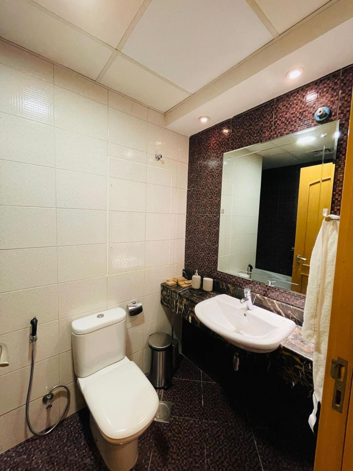 In Marina Near Dmcc Metro Zumurud Tower Apartamento *