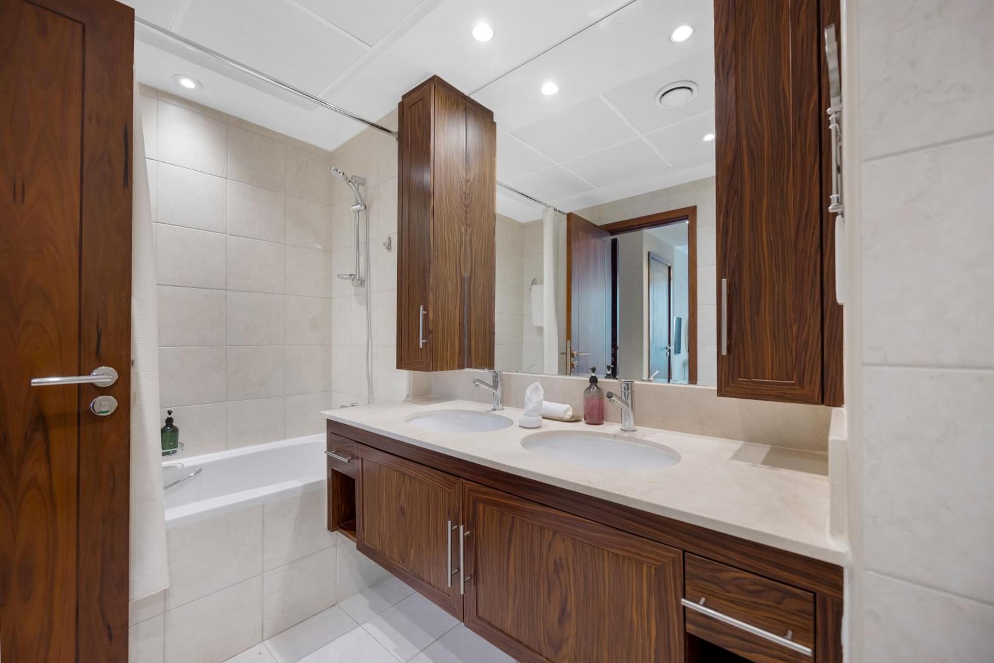 Apartemen Durrani Homes - Lumina Grand 3br With Burj Khalifa And Fountain Views *
