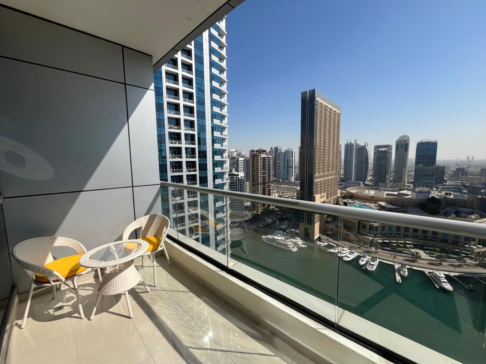 Stunning 1 Bedroom In Jbr With Balcony - Marina Mall View Dubái