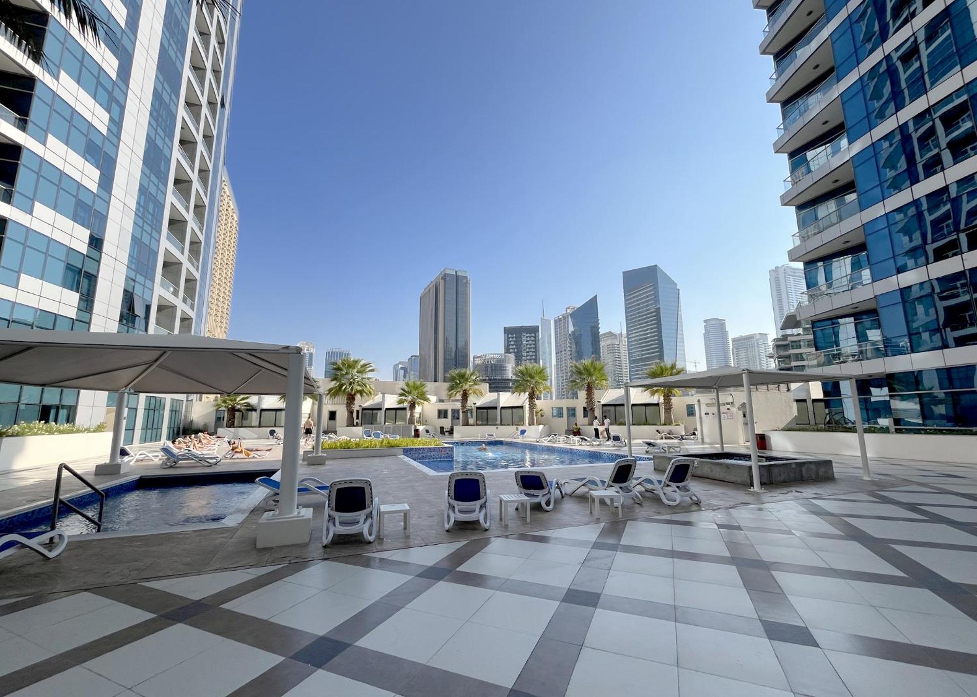 Stunning 1 Bedroom In Jbr With Balcony - Marina Mall View * Dubái
