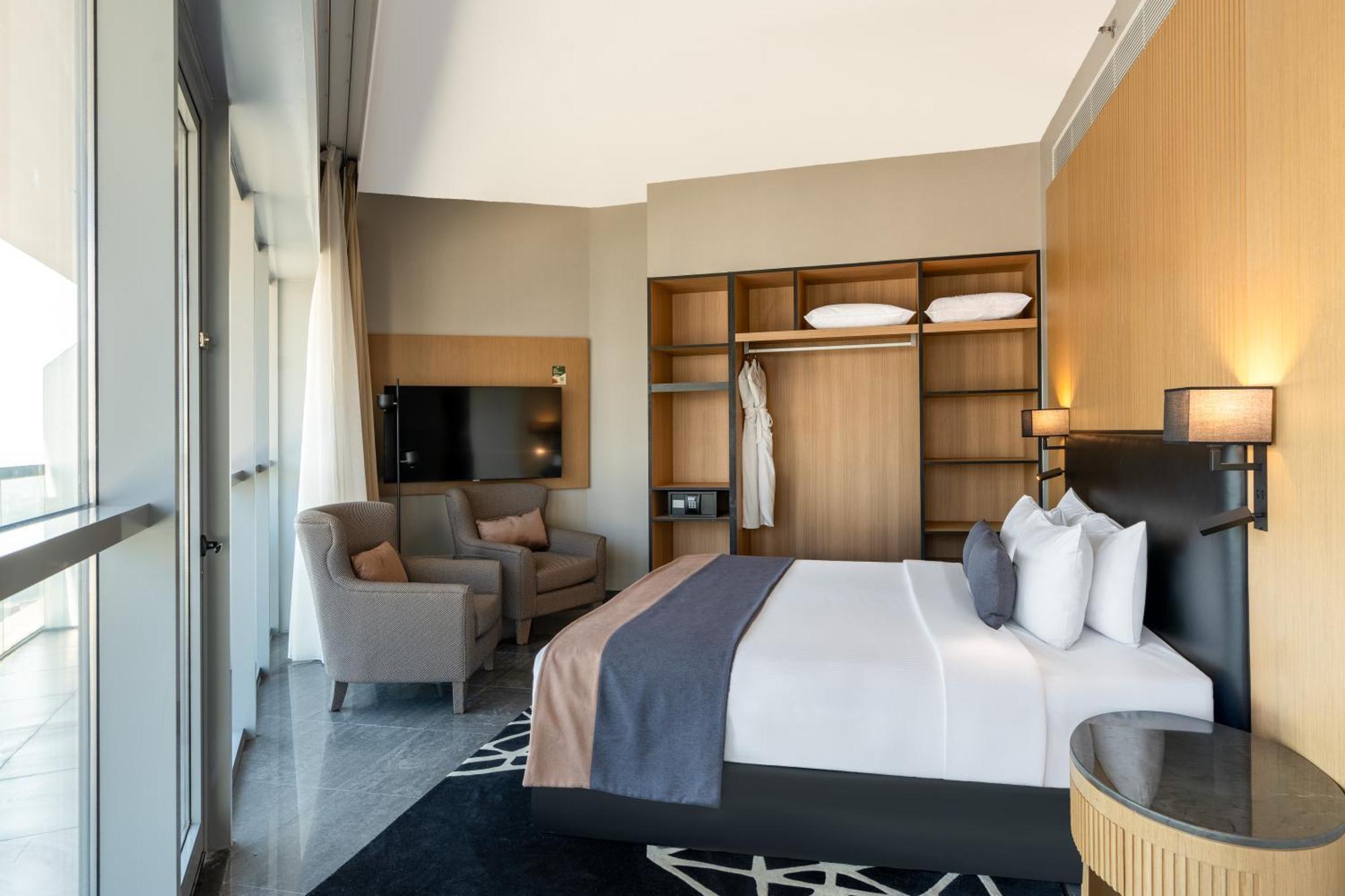 The First Collection Business Bay 4* Dubai