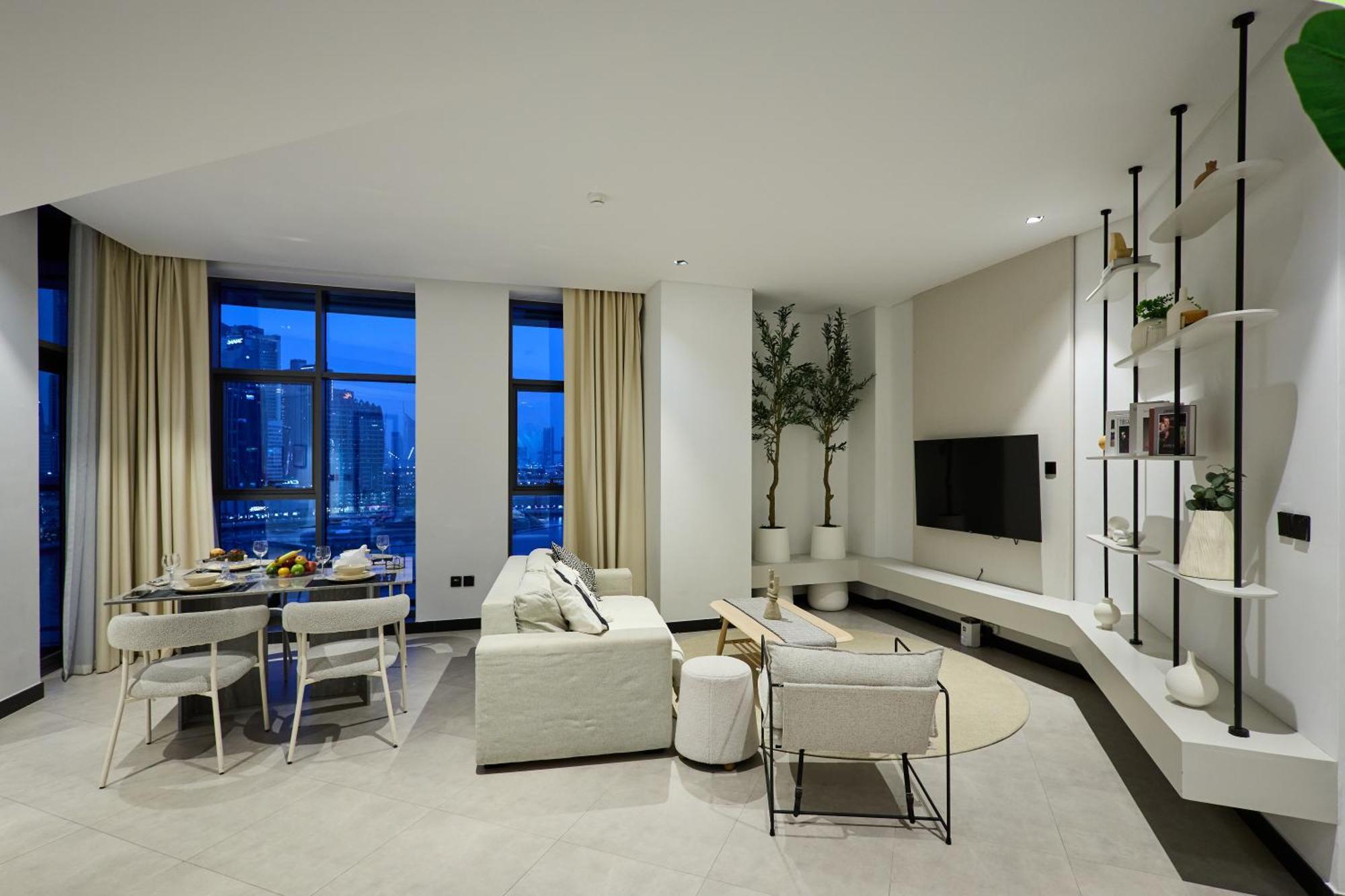 Full Burj Khalifa & Canal View I 7 Mins To Mall I Exclusive 2bhk For Up To 6 People * Dubai