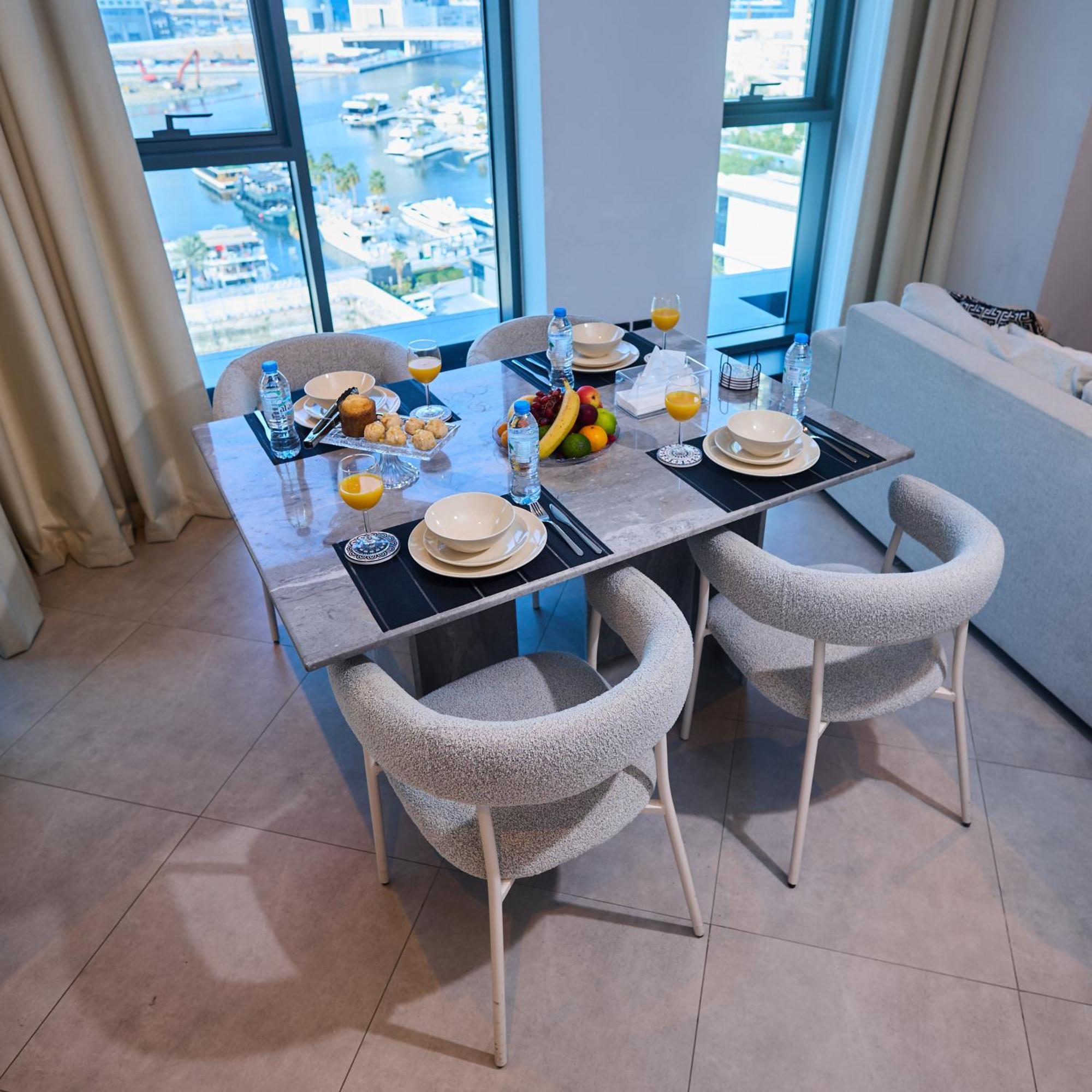 Full Burj Khalifa & Canal View I 7 Mins To Mall I Exclusive 2bhk For Up To 6 People Apartment Dubai