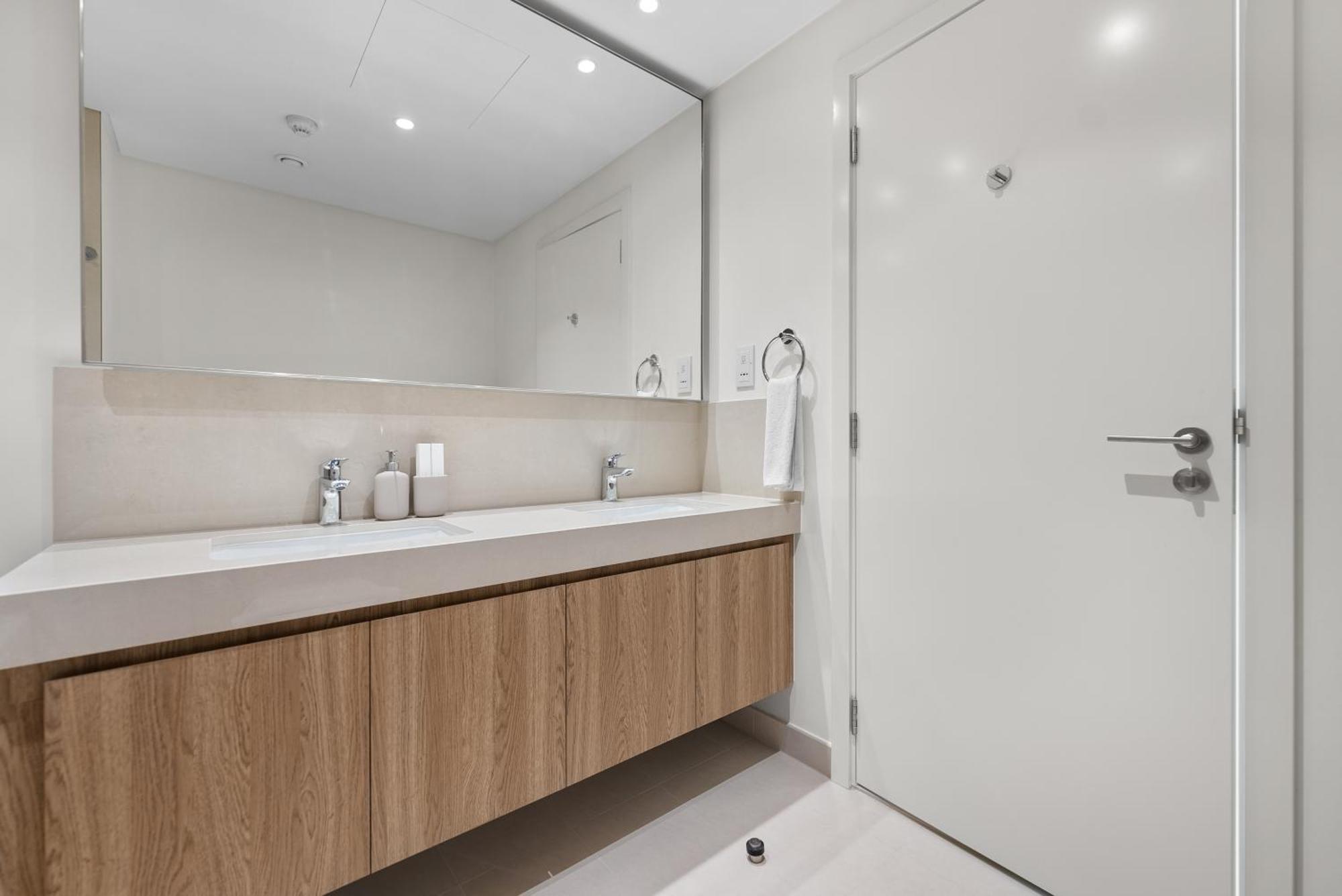 Magnificent - A Charming 2br With A Burj Khalifa View