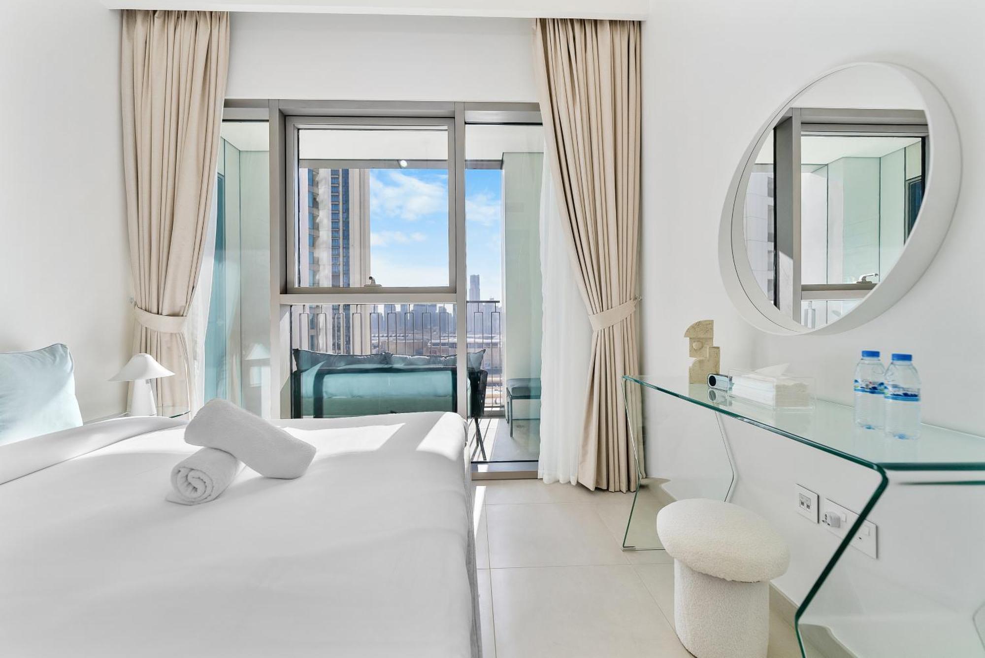 Magnificent - A Charming 2br With A Burj Khalifa View *