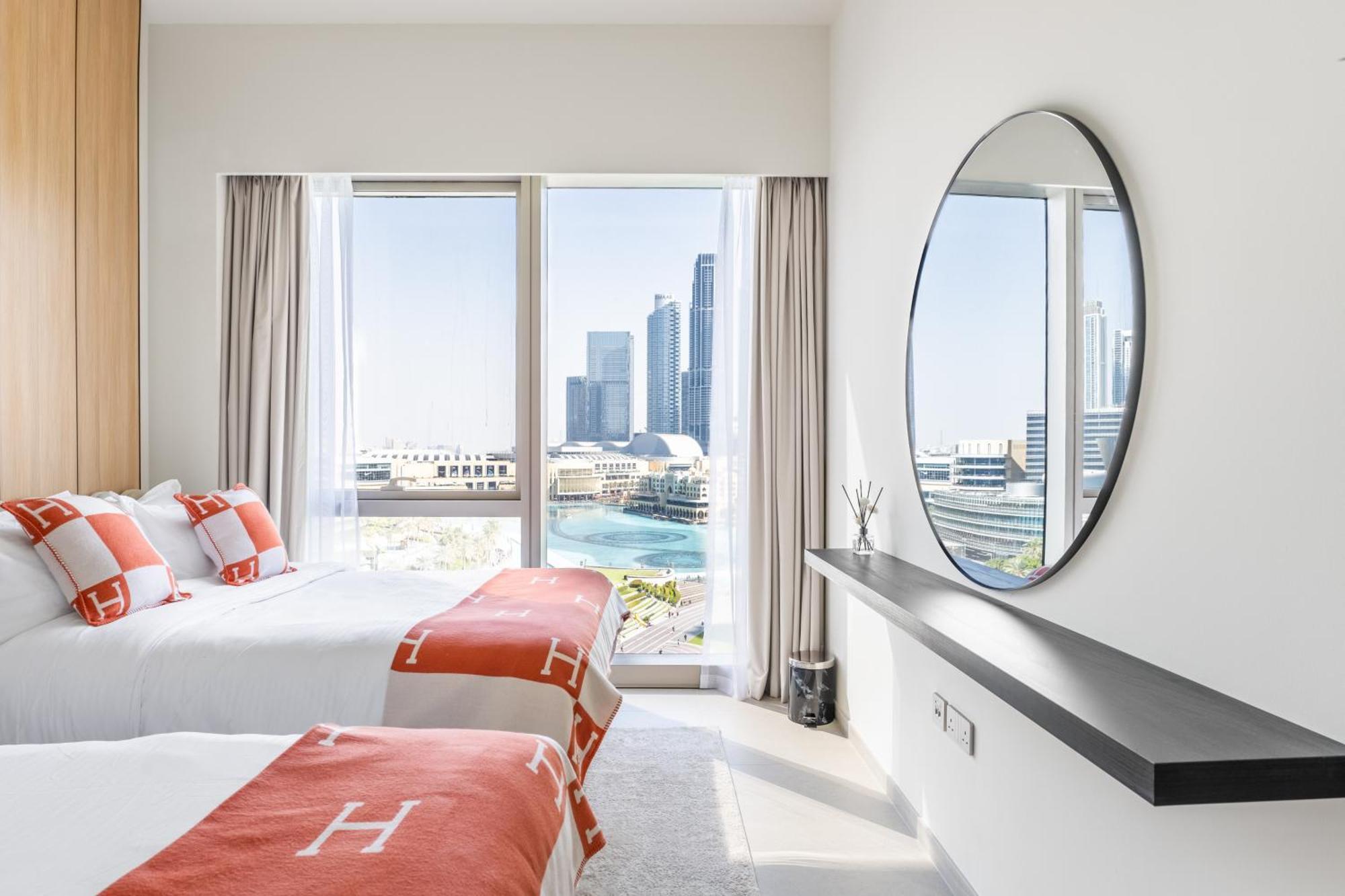 Hermes-style 2br, Full Burj Khalifa View - Infinity Pool - Full Fountain View