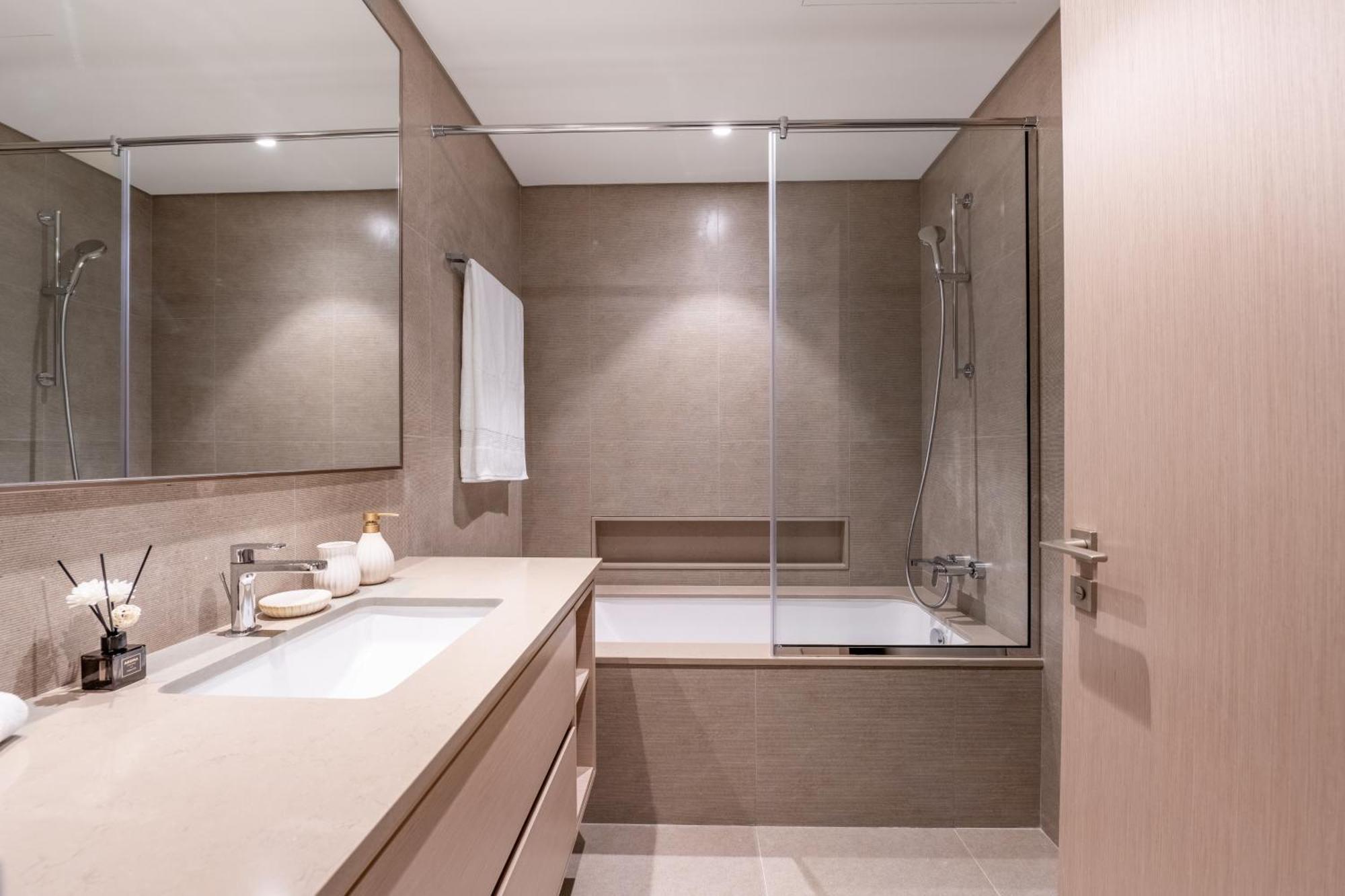 Hermes-style 2br, Full Burj Khalifa View - Infinity Pool - Full Fountain View Appartement *
