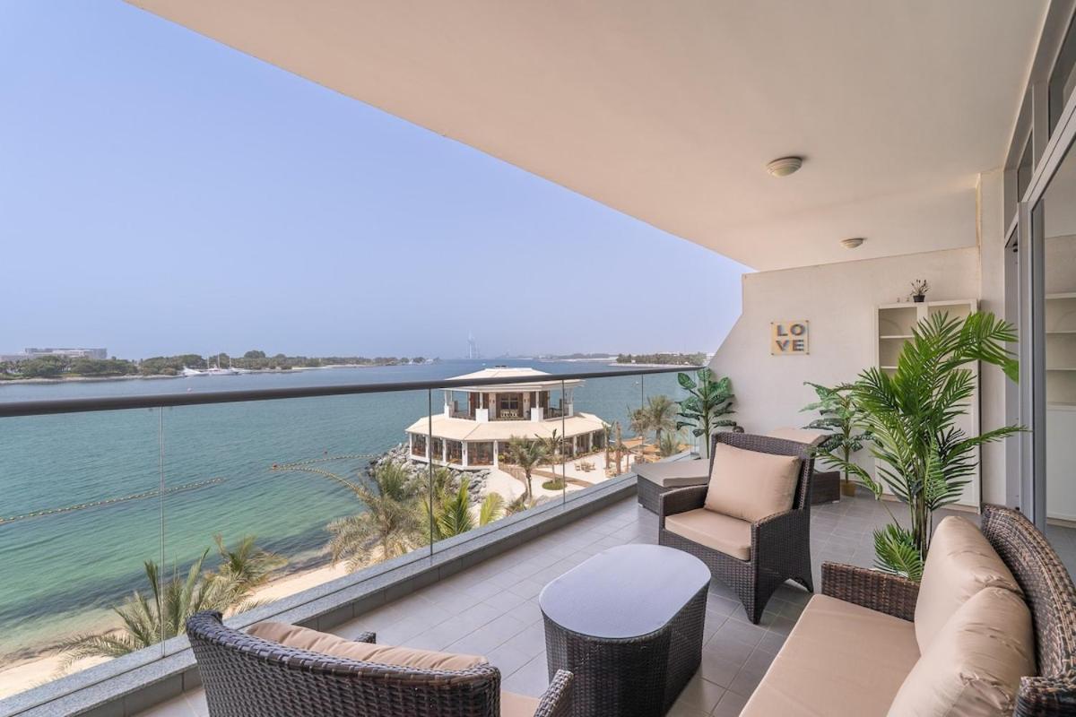 Apartemen Peaceful And Airy 1-bedroom With The Palm View