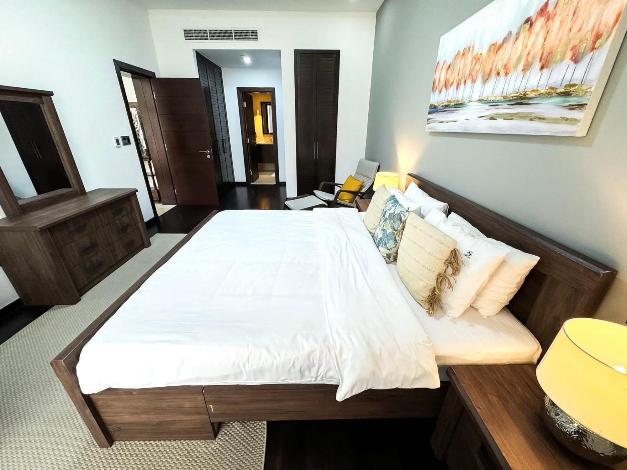 Modern Beachfront 1br - Tiara Apartment *