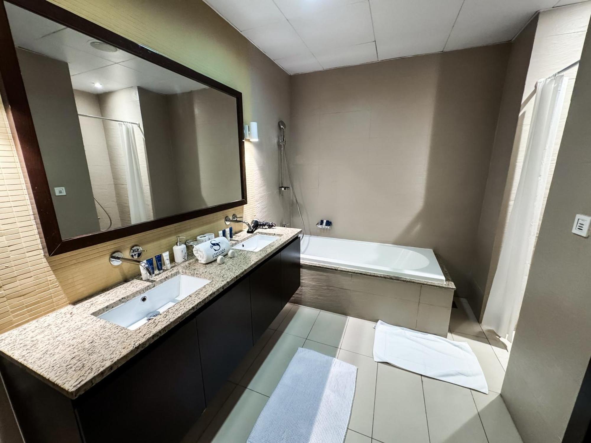 Modern Beachfront 1br - Tiara Dubai