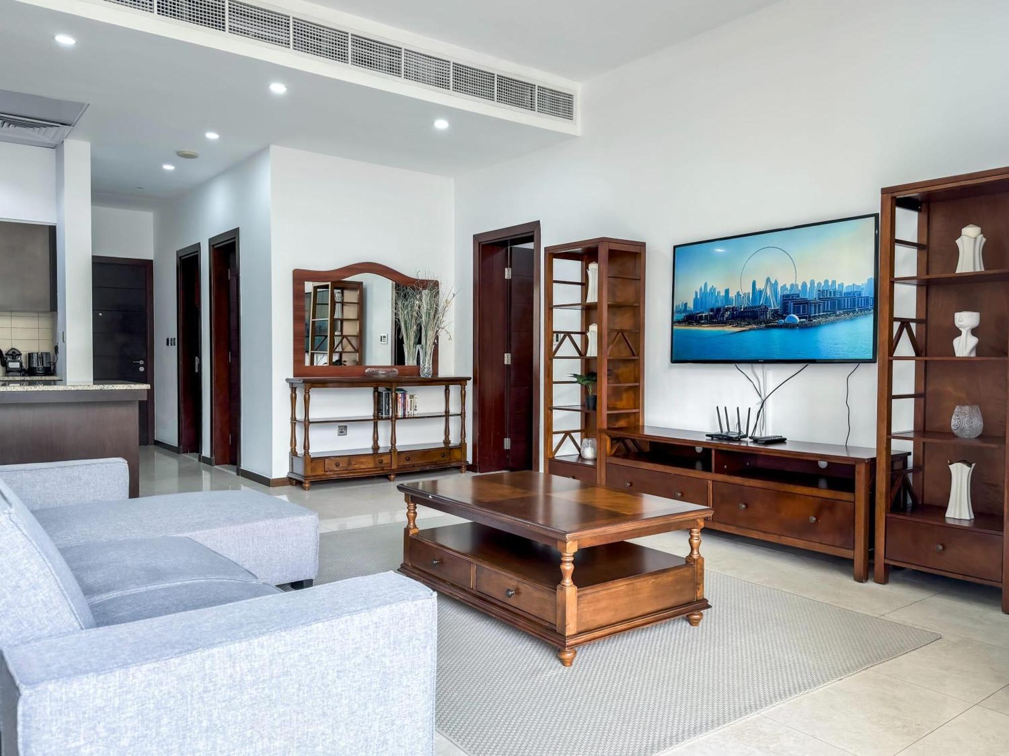 Modern Beachfront 1br - Tiara Apartment Dubai