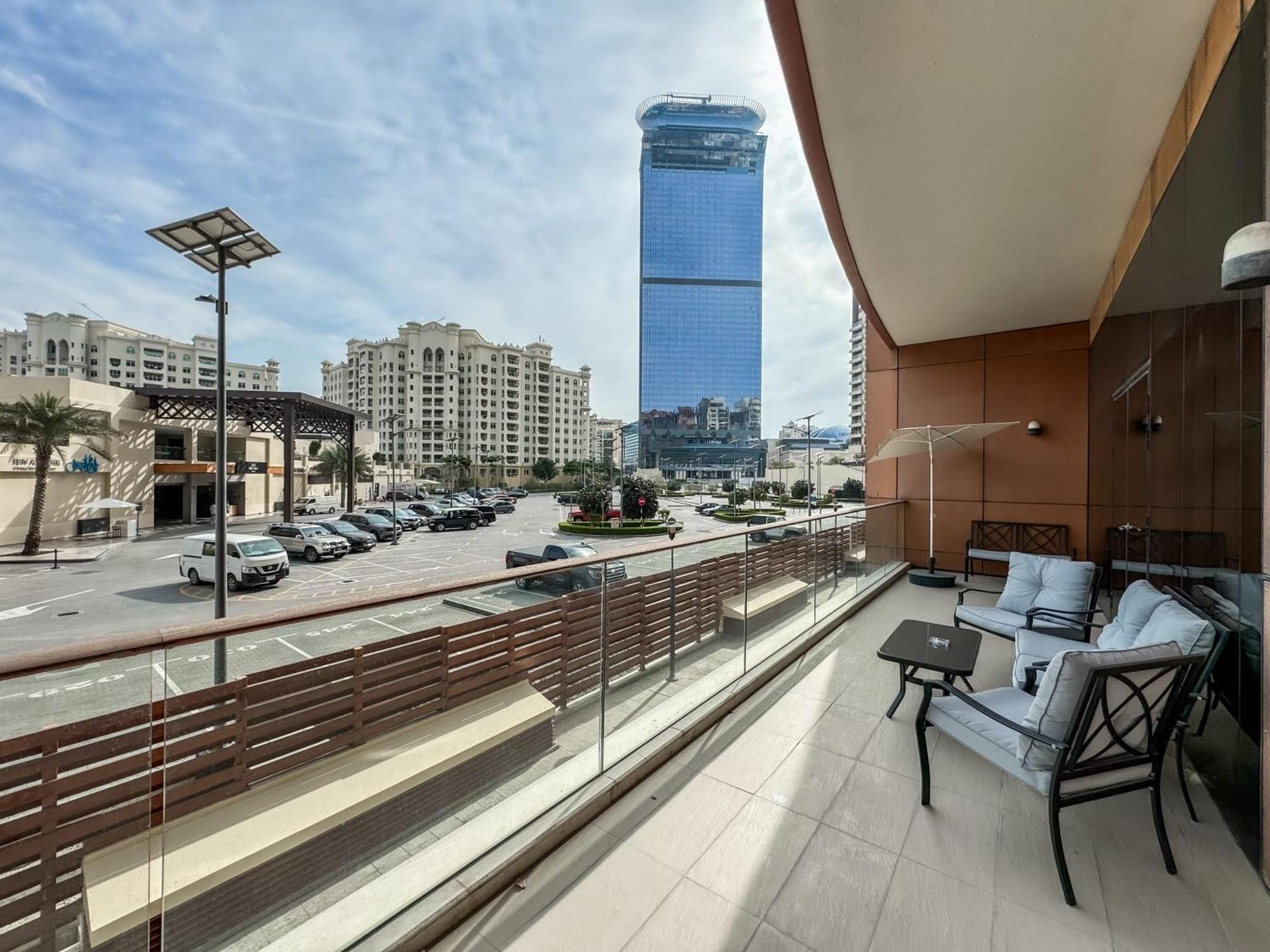 Modern Beachfront 1br - Tiara Apartment