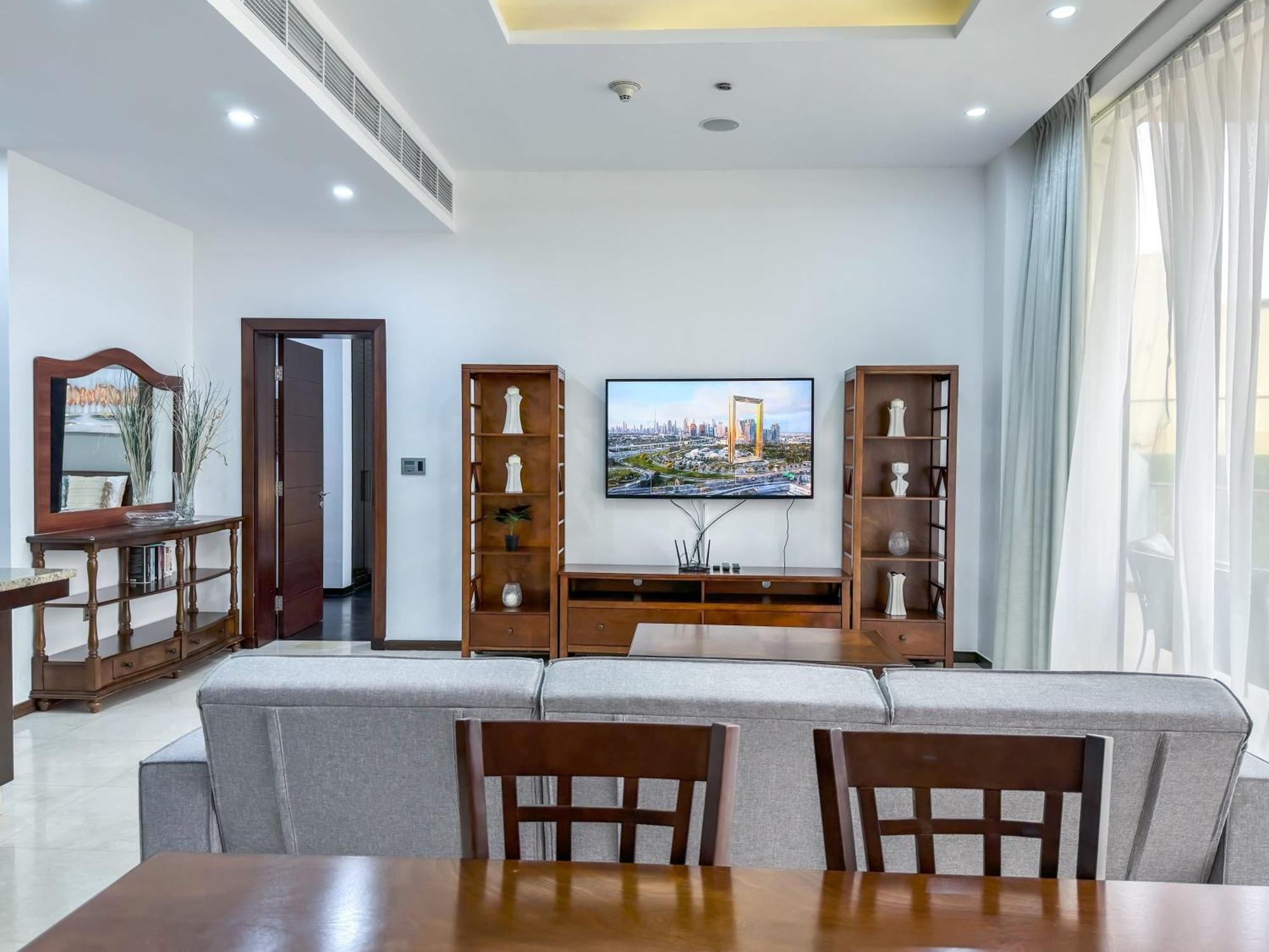 Modern Beachfront 1br - Tiara Apartment *