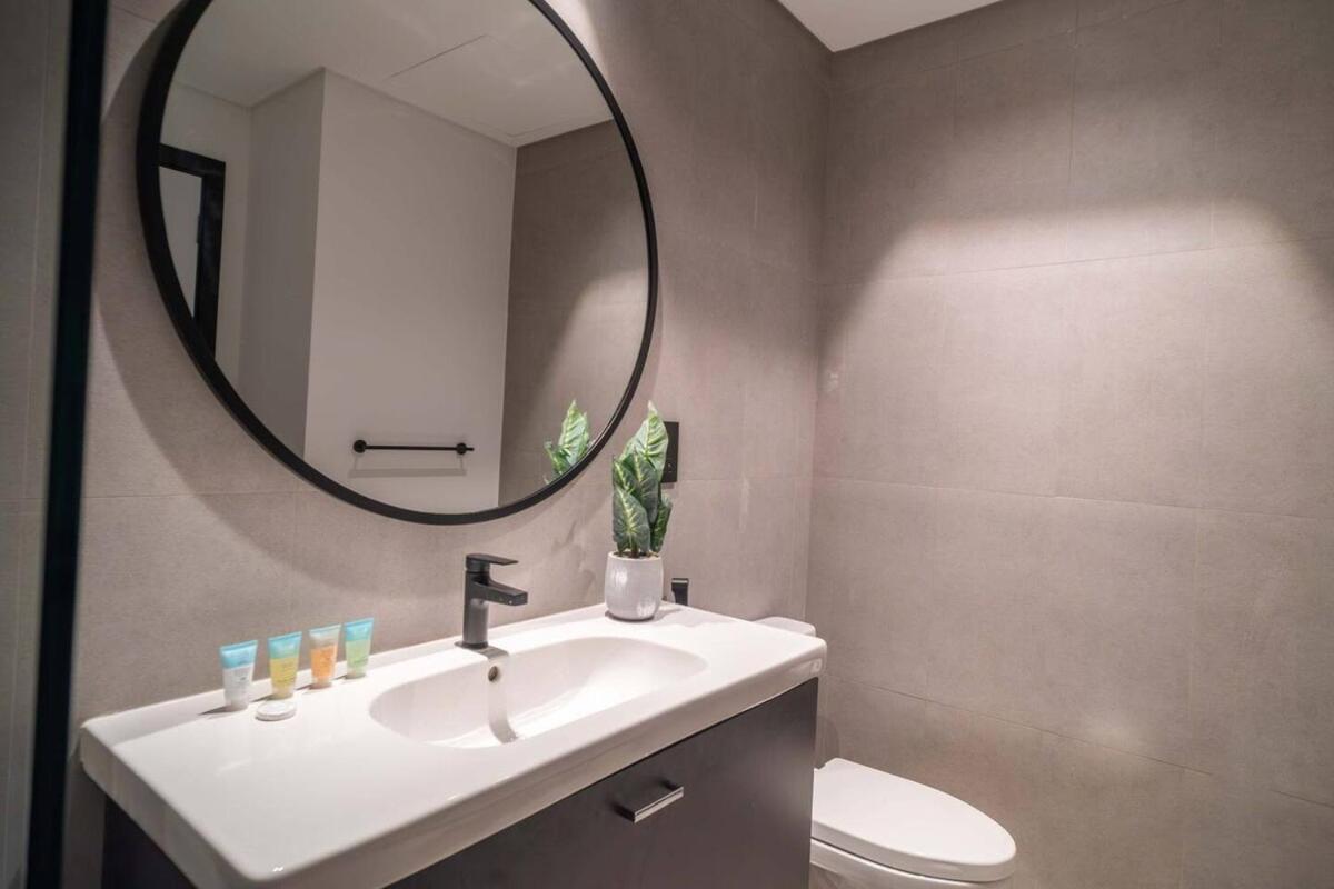 Luxe 5 Star Next To Downtown *