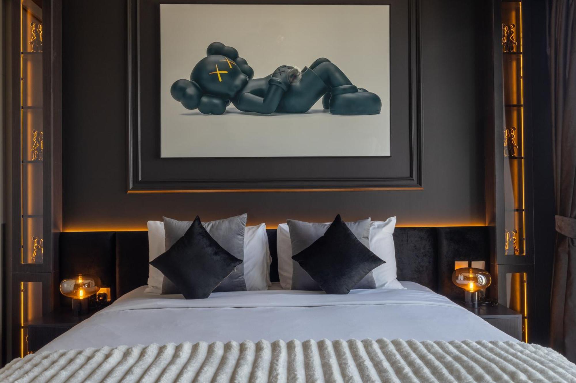 Brand New Luxe Downtown 46th Floor Apartment