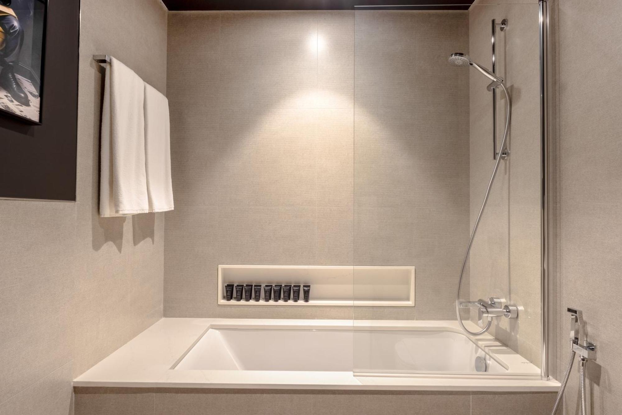 Brand New Luxe Downtown 46th Floor Apartment Dubai