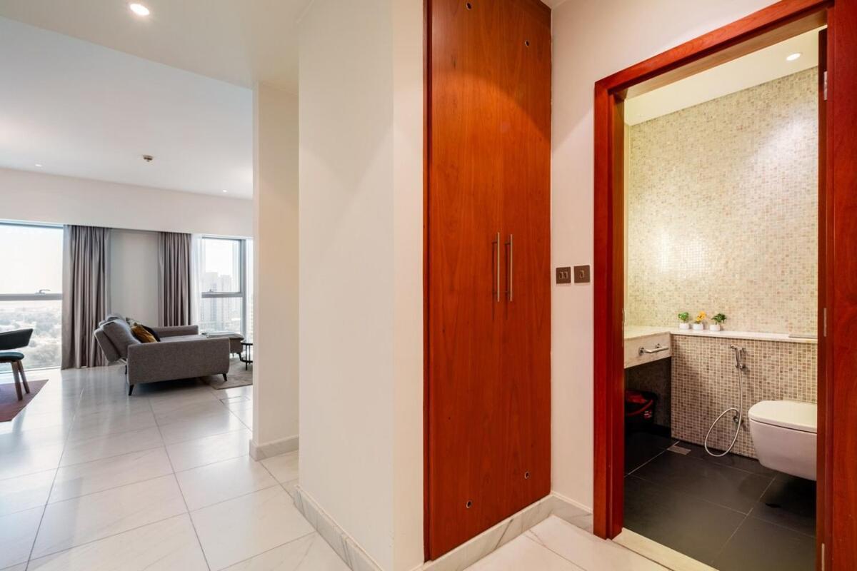 Appartement Park Tower Difc - 10 Minutes Walk To Metro - Spacious 1bdr *
