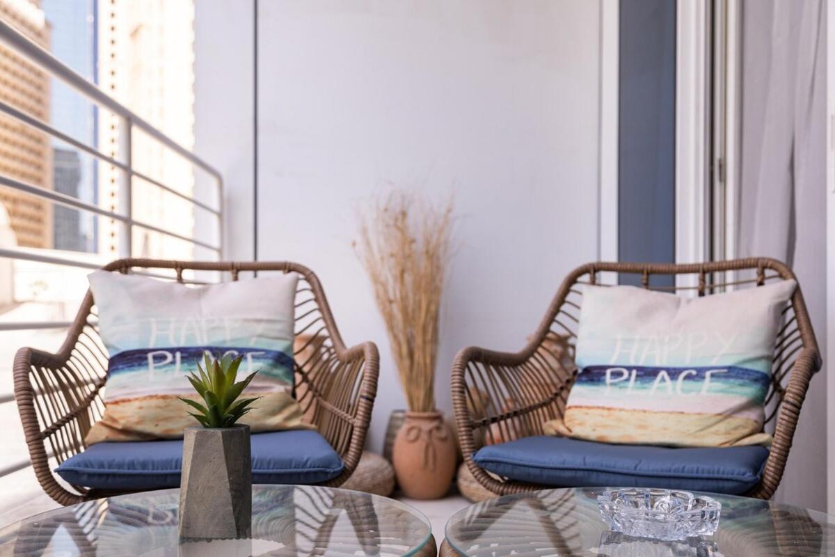 Waves - Charming With Balcony Steps From The Dubaï