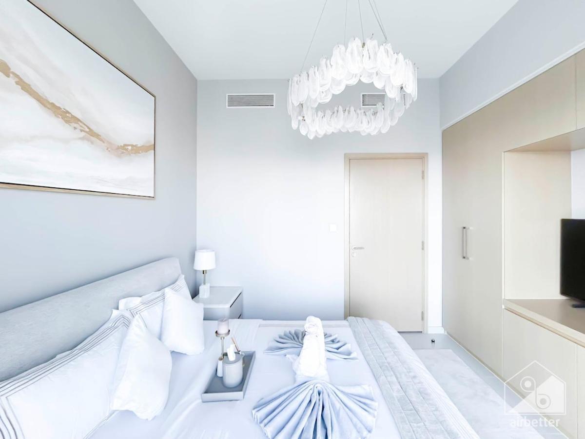 Luxurious Burj Royale 1b With Balcony & Views