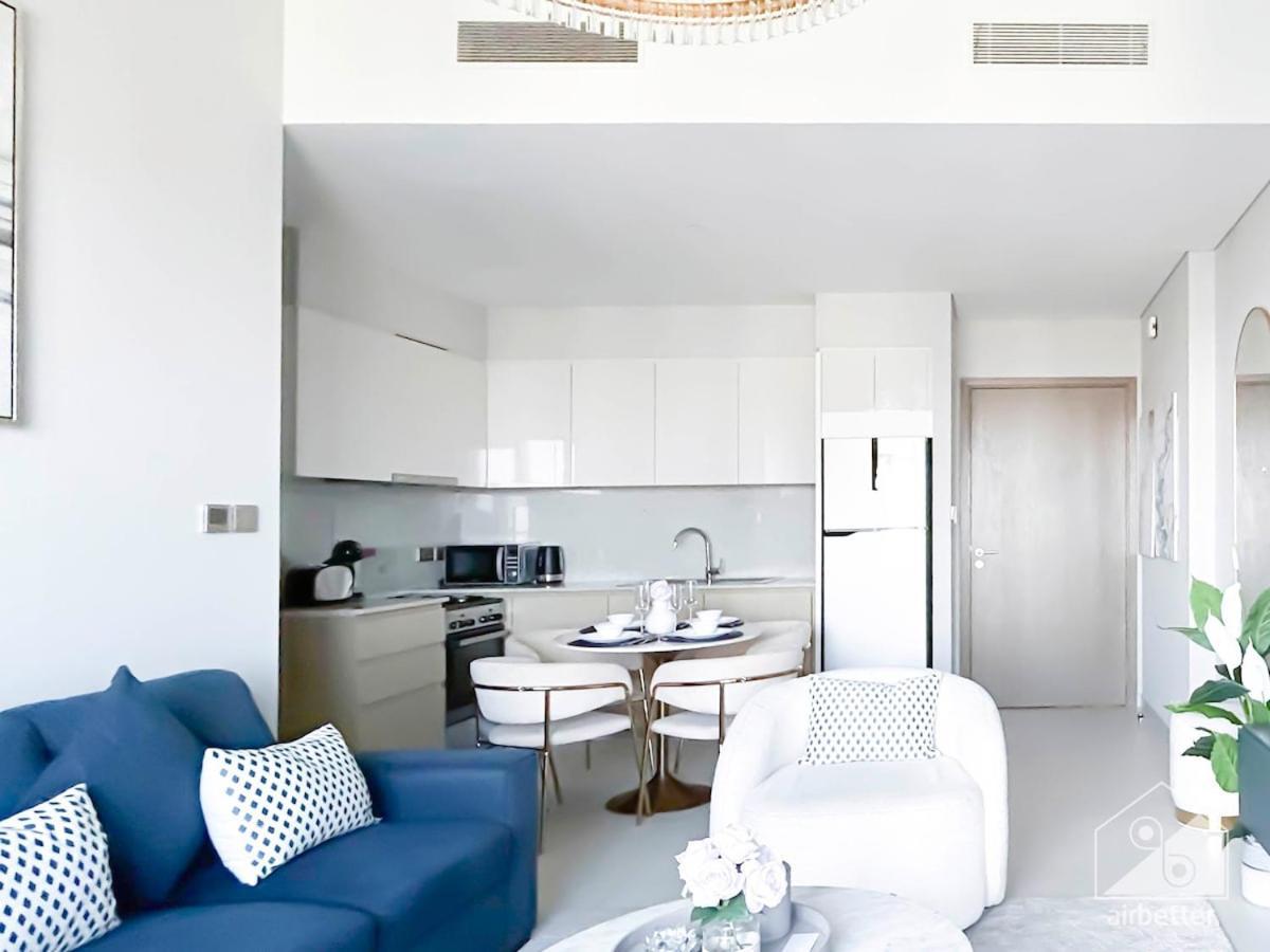 Luxurious Burj Royale 1b With Balcony & Views *
