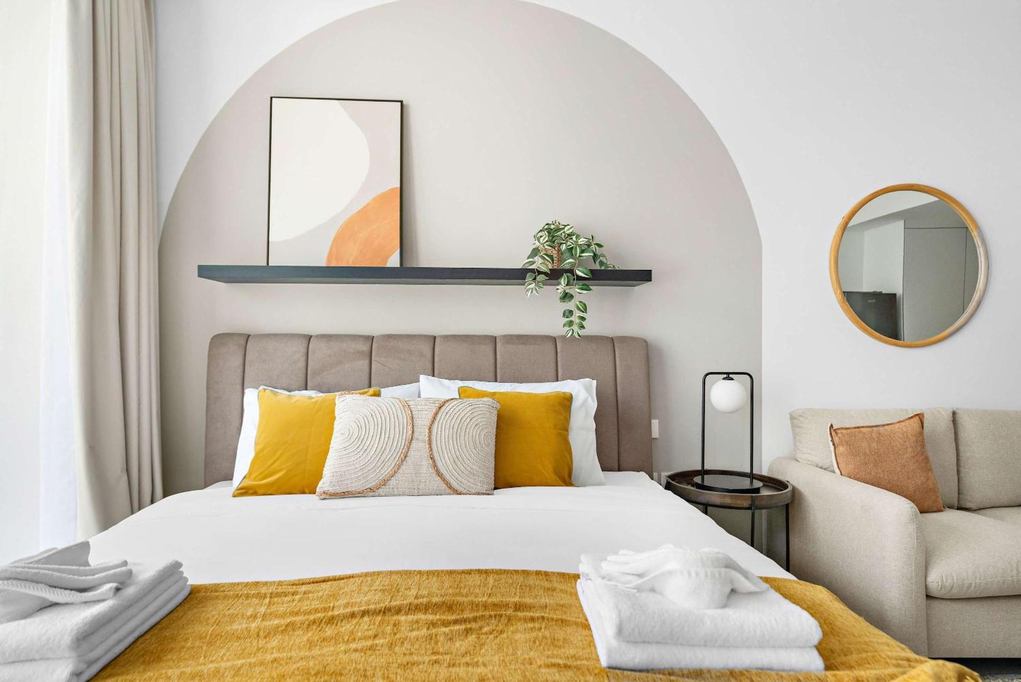 Silkhaus New In Jvc With Queen Bed Lejlighed