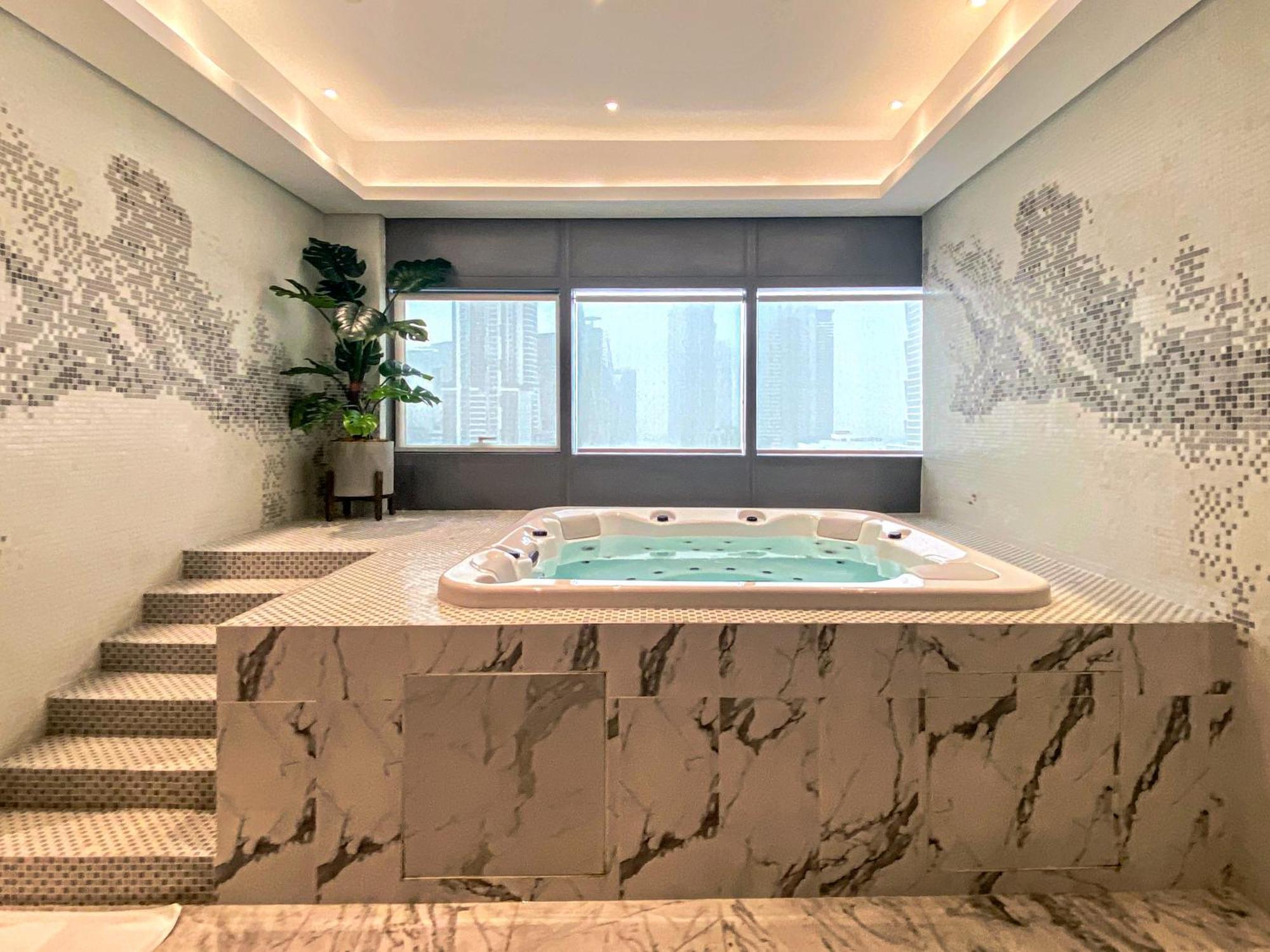 Exclusive 1br With Iconic Views In Paramount Tower *
