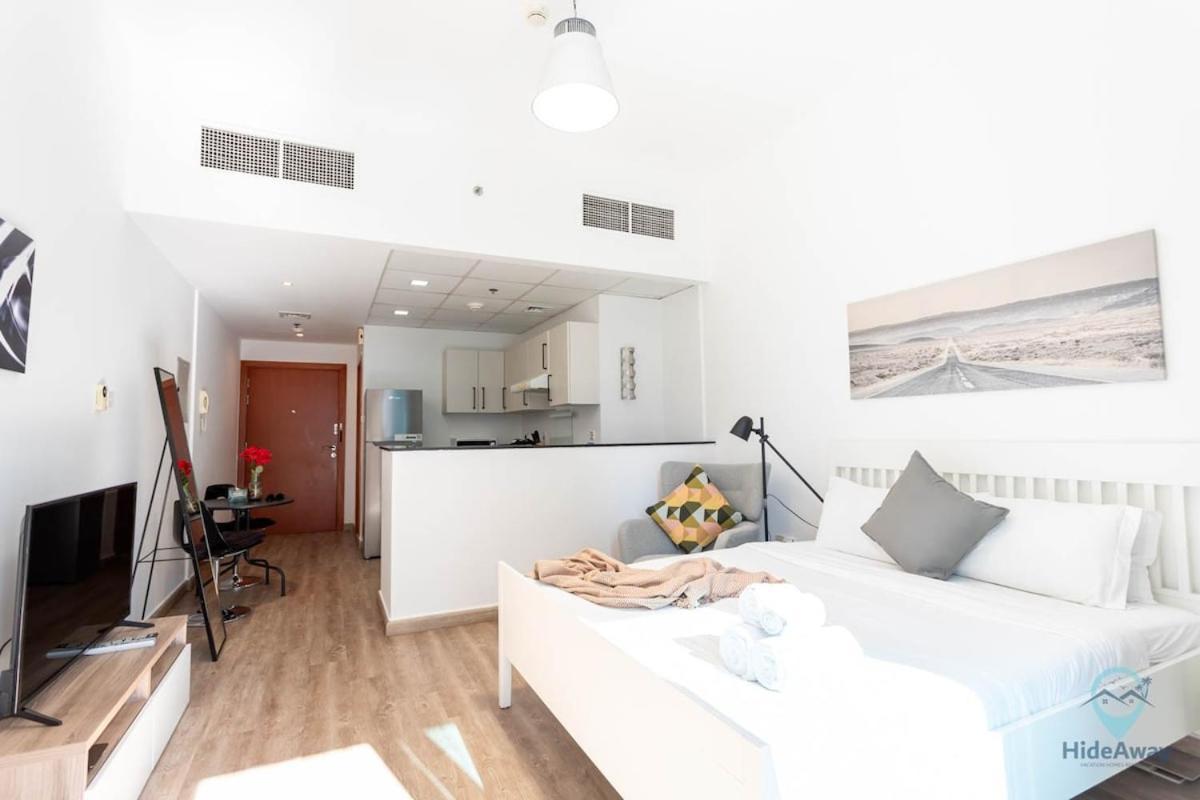 Lovely Bright Steps To Jbr! Upgraded Apartment Dubai