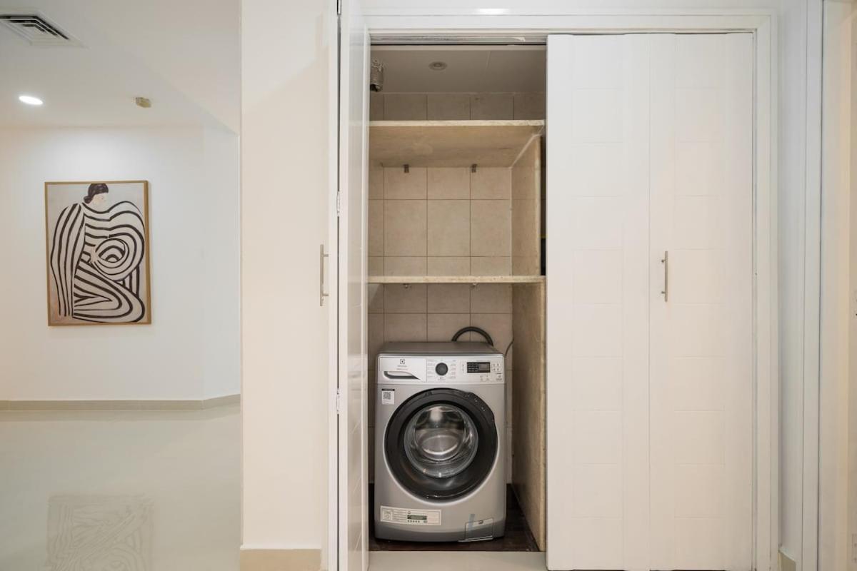 Lux 5br Marina With Jacuzzi, Walk To Beach, Gym Dubaï