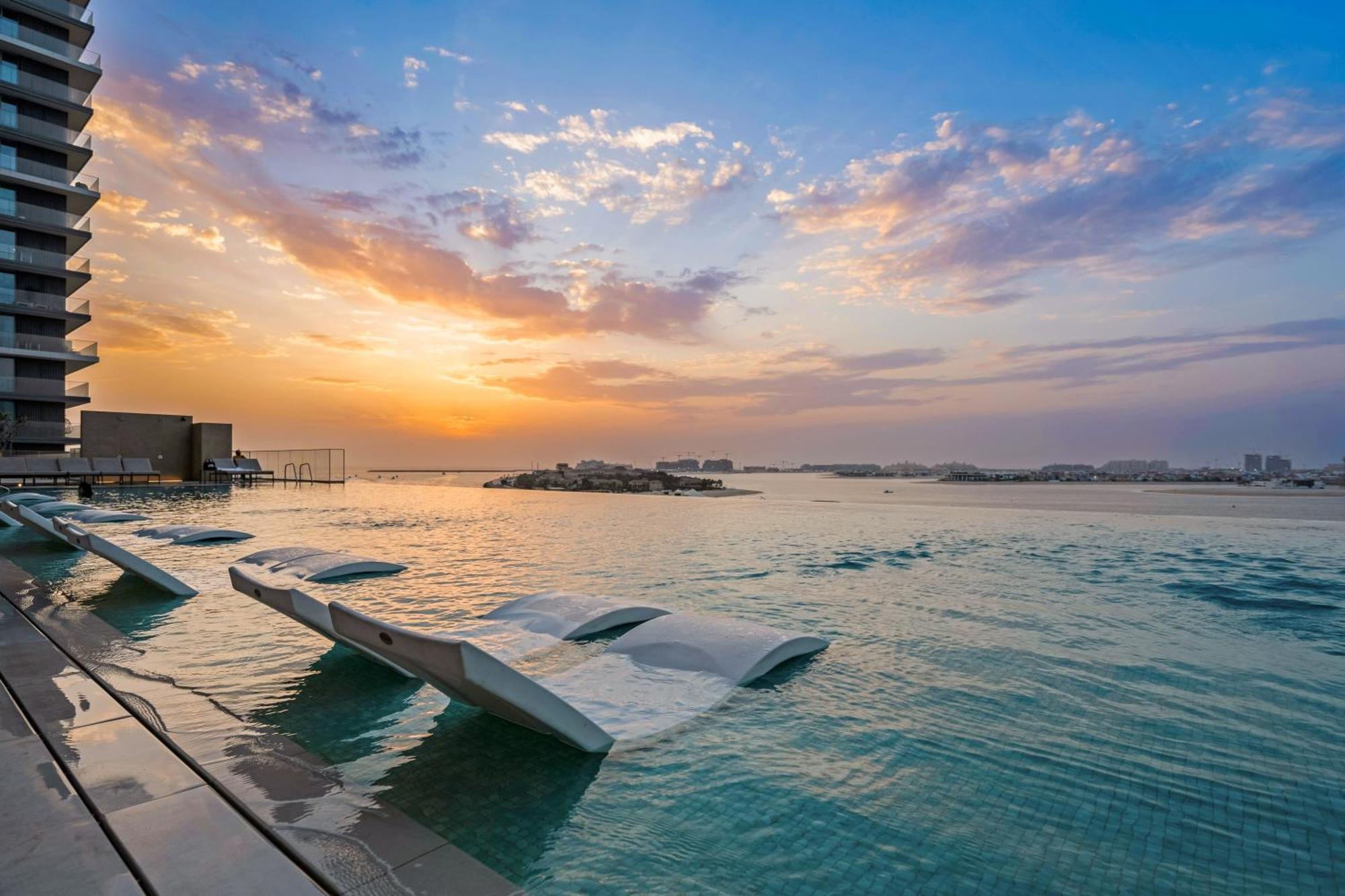 Private Beach-infinity Pool-lux Beachfront Apartment