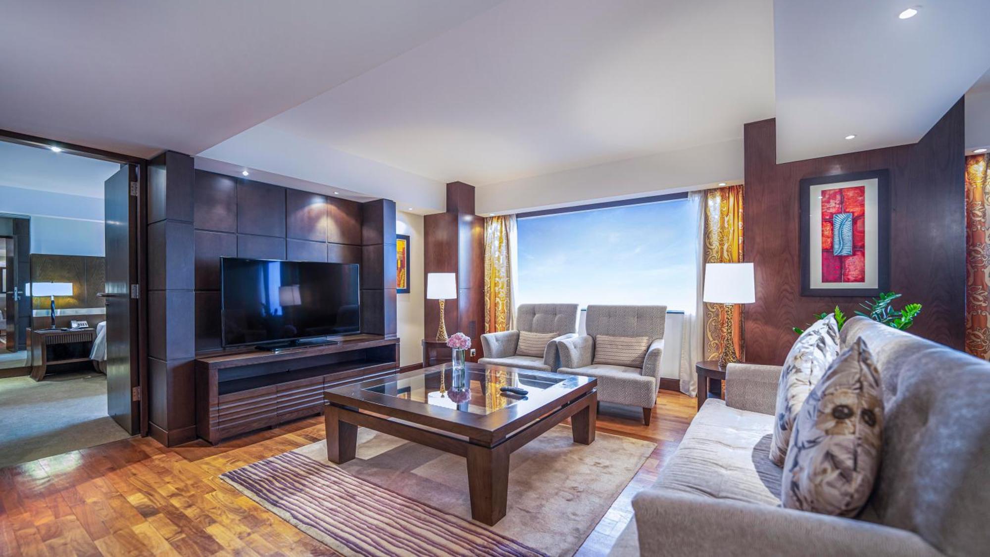 Hyatt Regency - Corniche 5*
