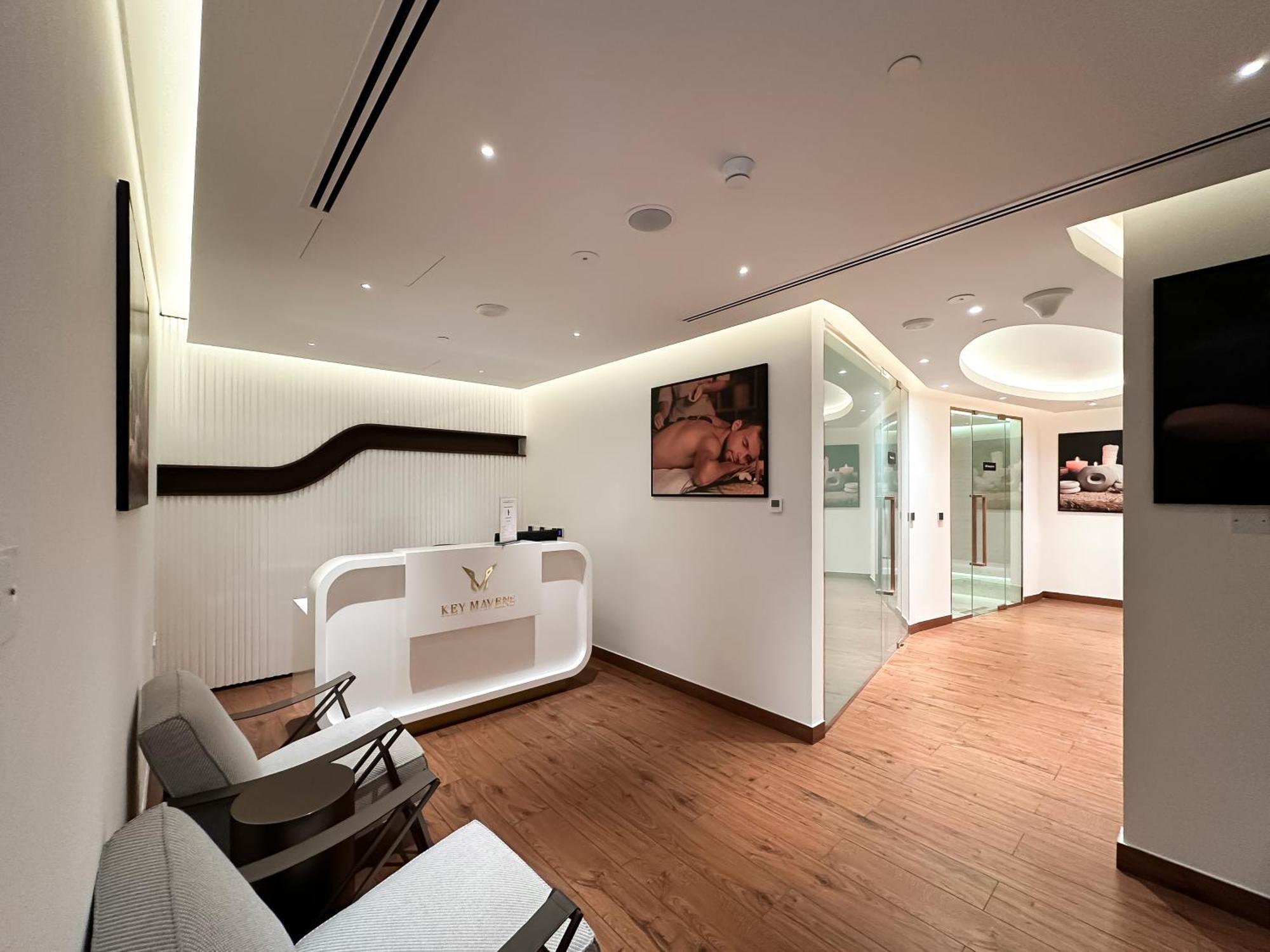 Trophy-lux 1br Jacuzzi Busbay W Big Balcony *