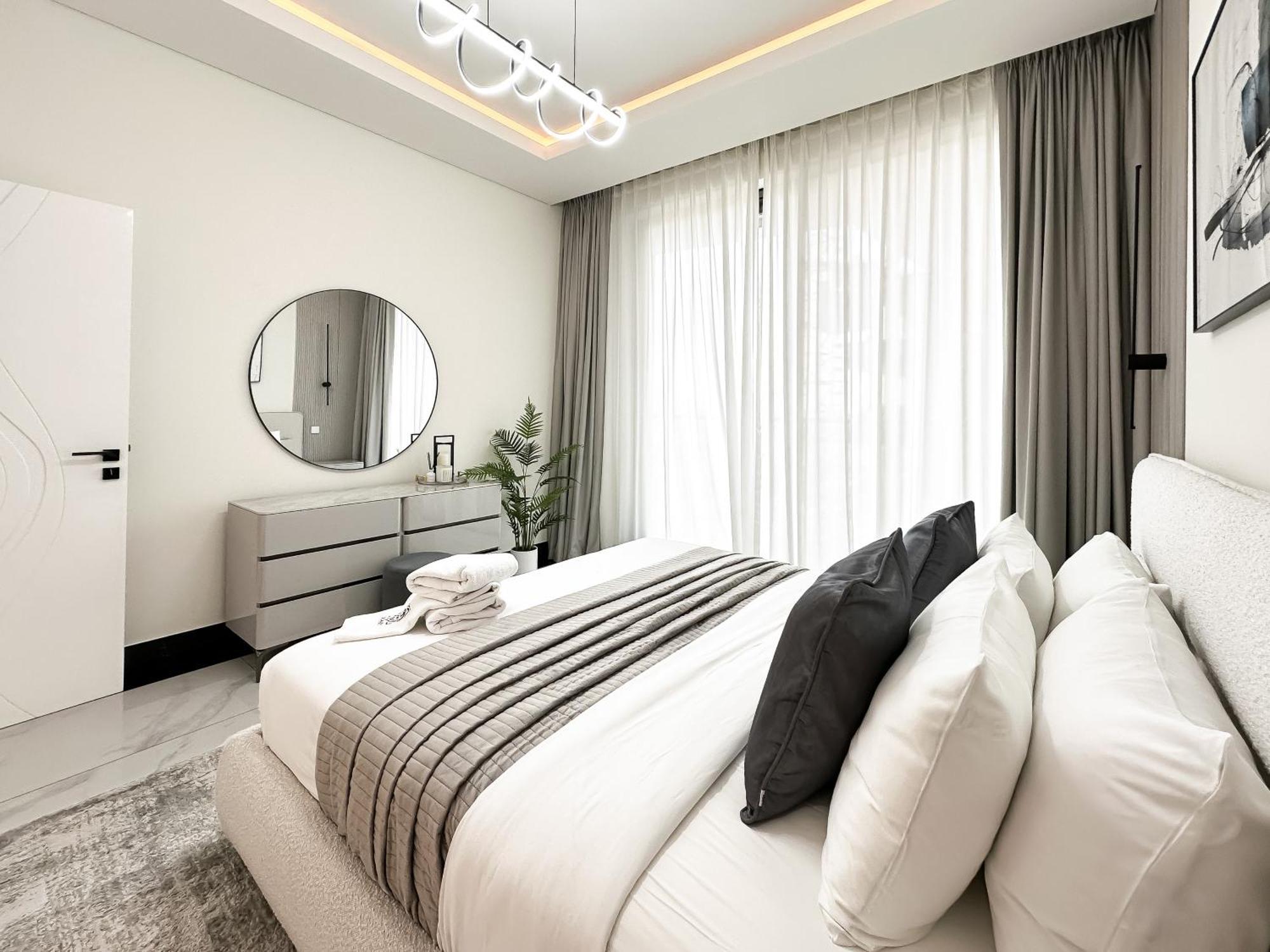 Trophy-lux 1br Jacuzzi Busbay W Big Balcony Apartamento *