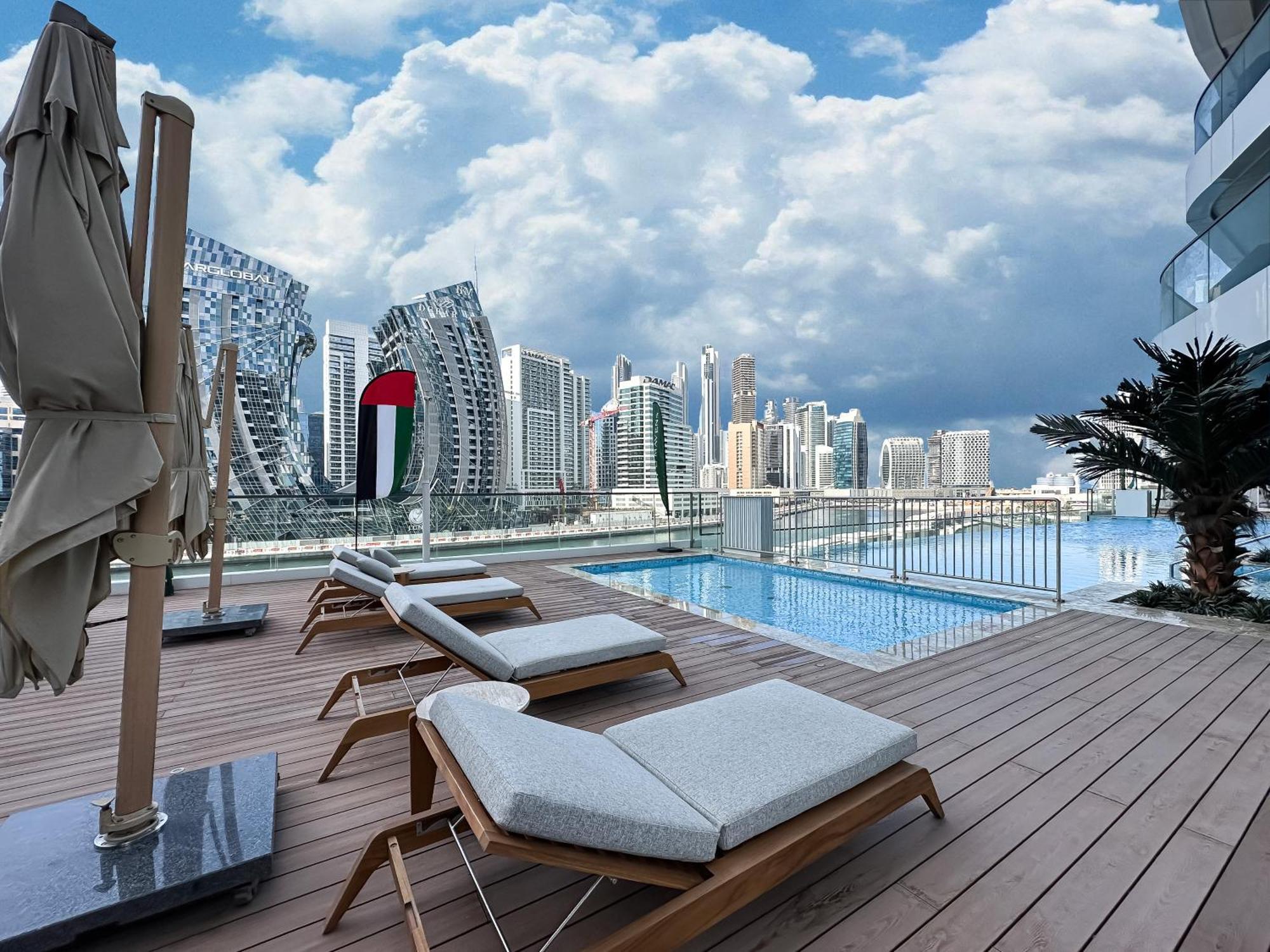 Trophy-lux 1br Jacuzzi Busbay W Big Balcony