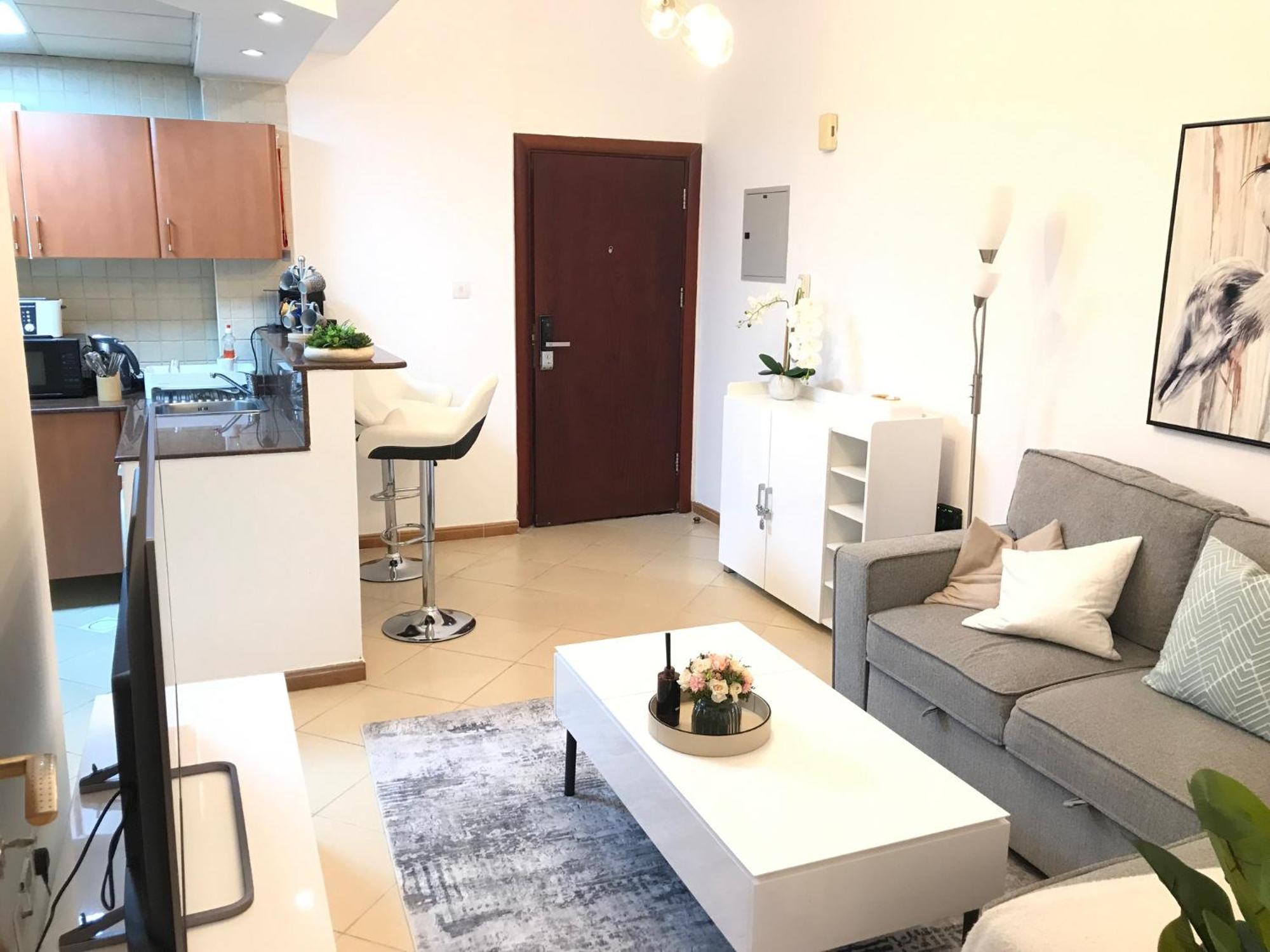Cozy One Bedroom Close To And Metro Station Dubái
