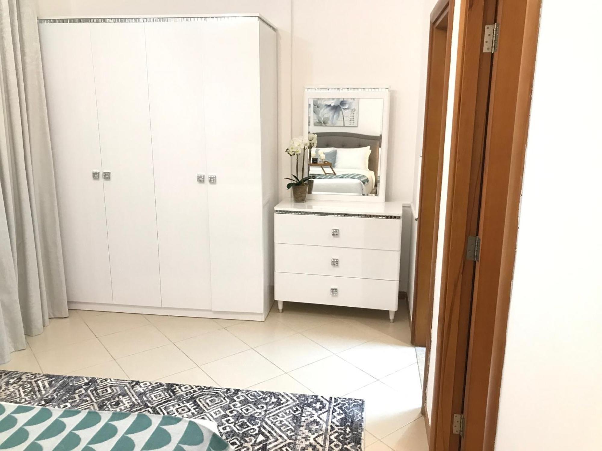Cozy One Bedroom Close To And Metro Station Apartamento *