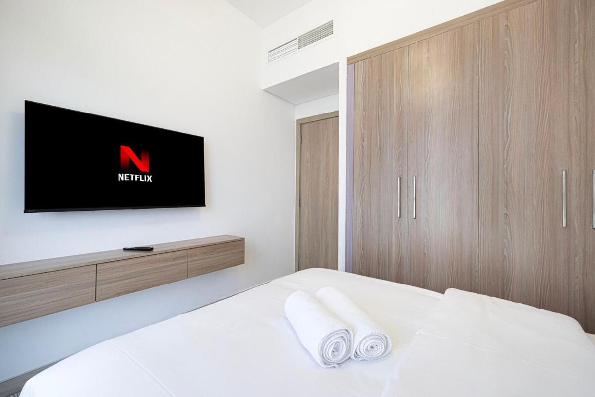 Apartment Tick - 2br With Balcony In Azizi Riviera *