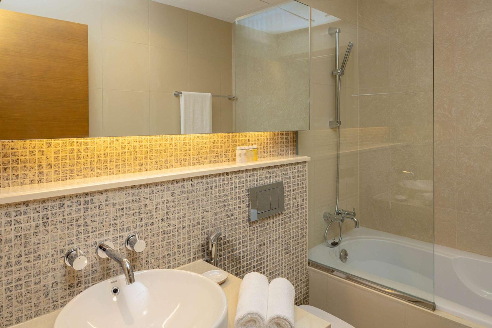 Silkhaus Spacious In Downtown Claren Tower Apartament