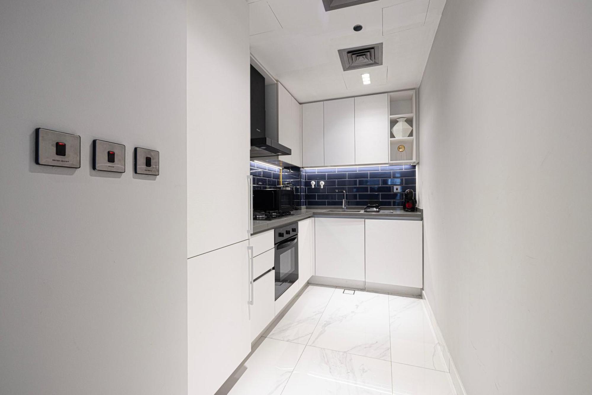 Apartment 2br Gem Steps From Mall & Burj