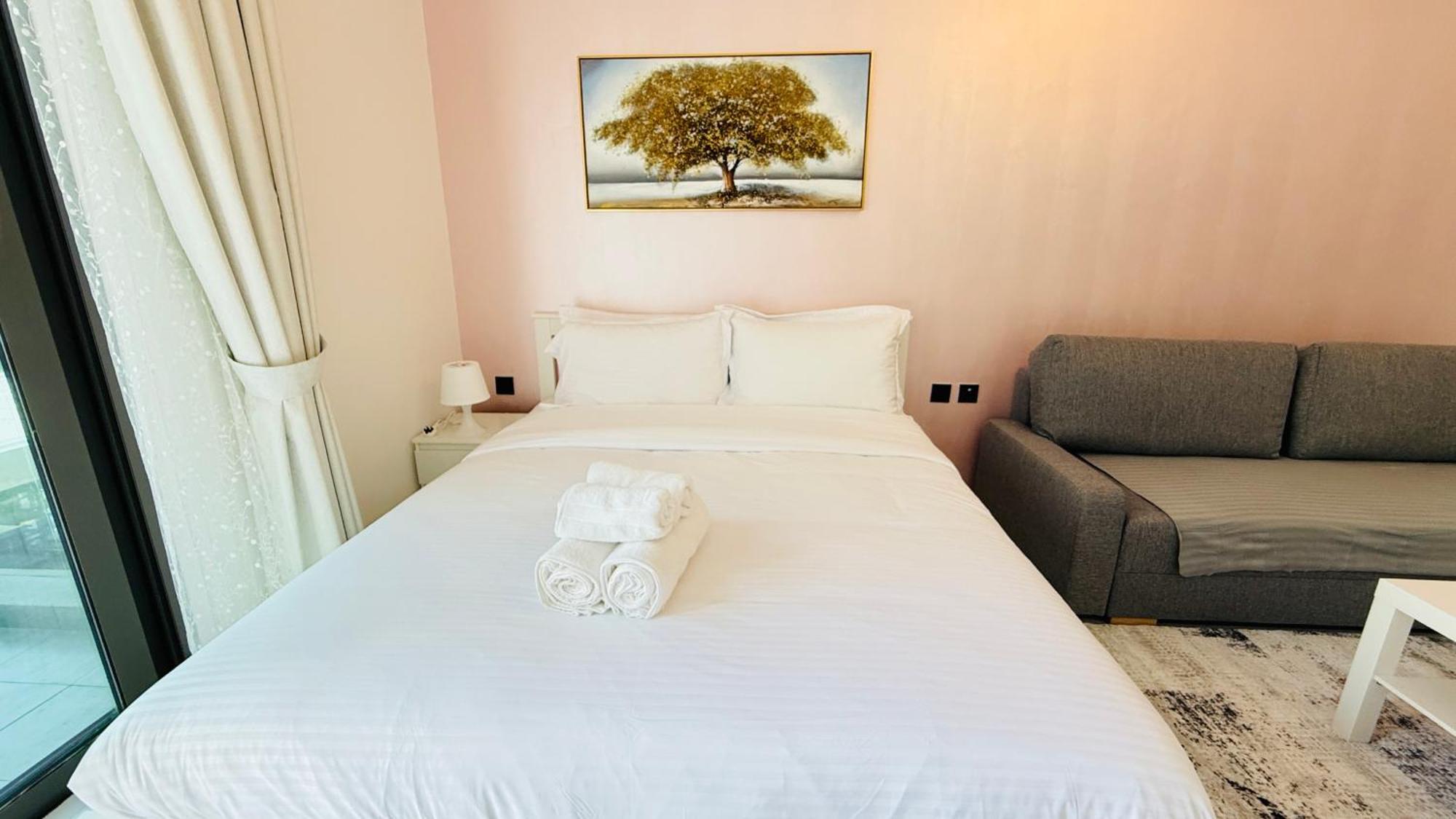 Lägenhet Lawnz Luxury Furnished With Balcony Swimming Pool Gym Kids Play Ground *