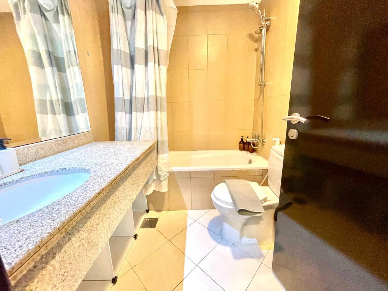 Stadium View 1bedroom In Red In Sport Lejlighed Dubai