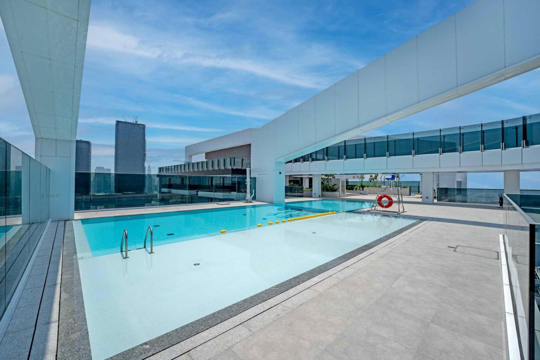 Apartment Sea View Located On The 39th Floor With Rooftop Pool Close To World Trade Centre