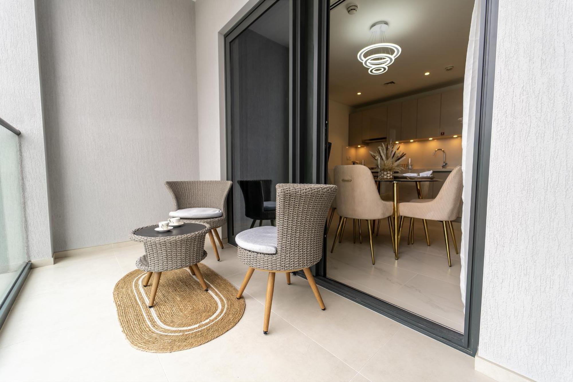 Modern 1br In Creek Vistas Grande, Burj Khalifa View Dubái