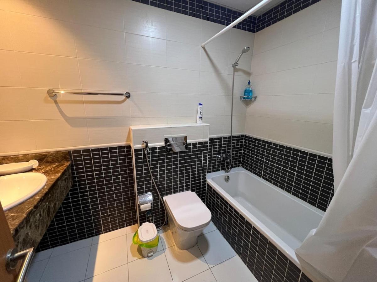 Apartamento Spacious Near Marina Dubái