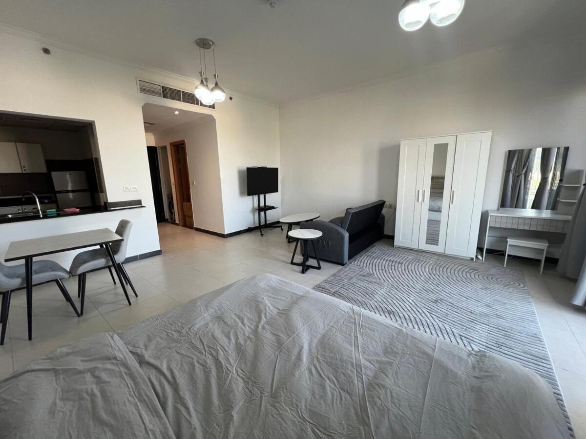 Spacious Near Marina