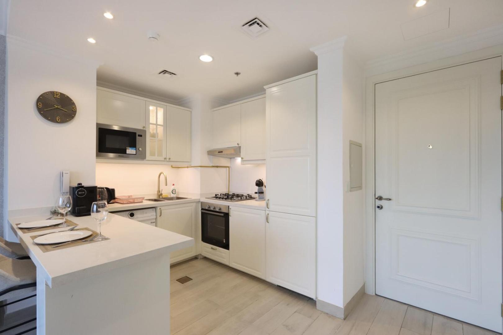 Livbnb - Homey 1b With Spacious Terrace In District 14, Jvc Apartment Dubai