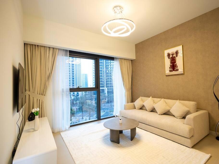 Mh - Act One Act Two - Downtown - 1bhk - Ref505 Lejlighed