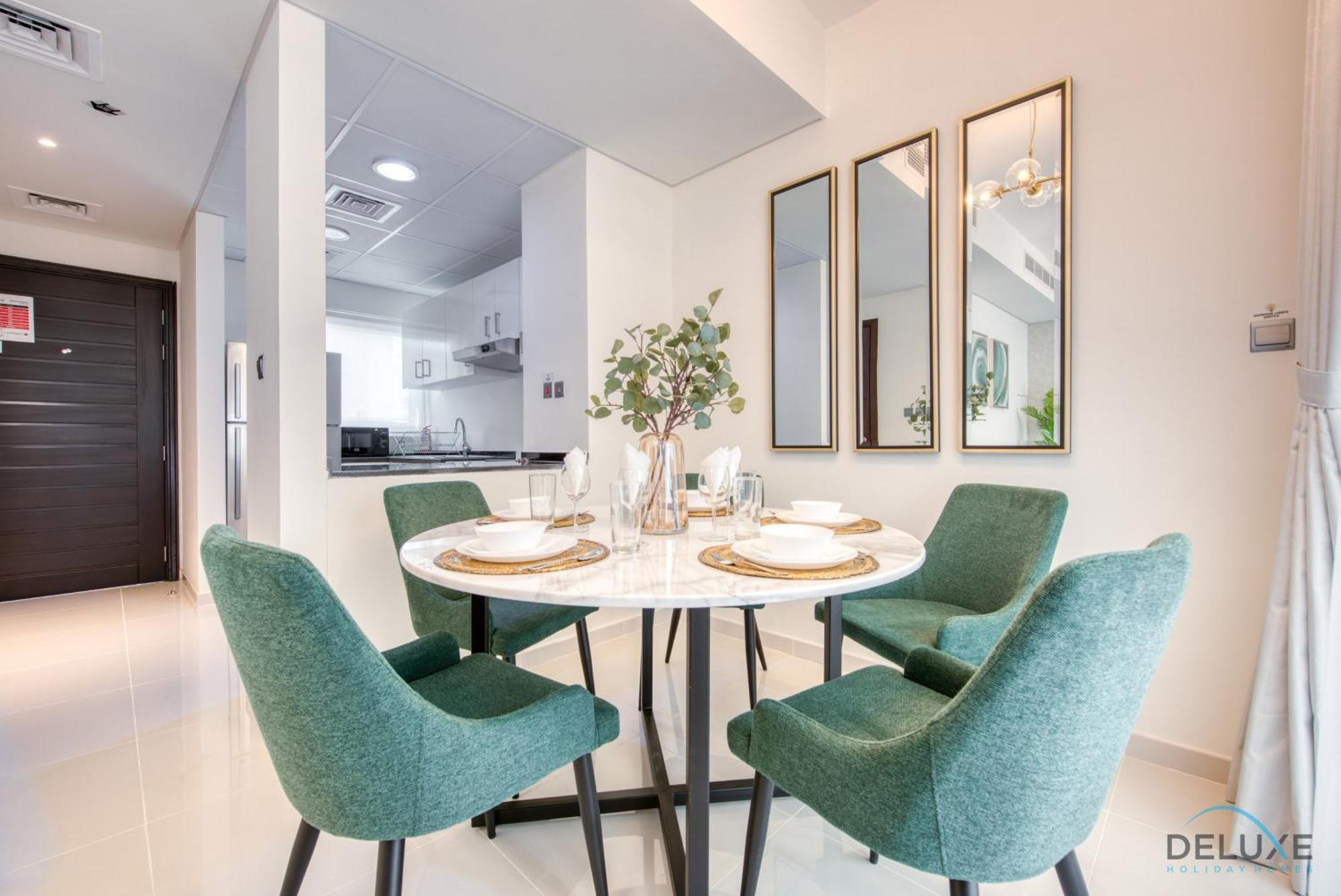 Restful 3br Townhouse At Damac Hills 2 Dubailand By Deluxe Homes Apartamento