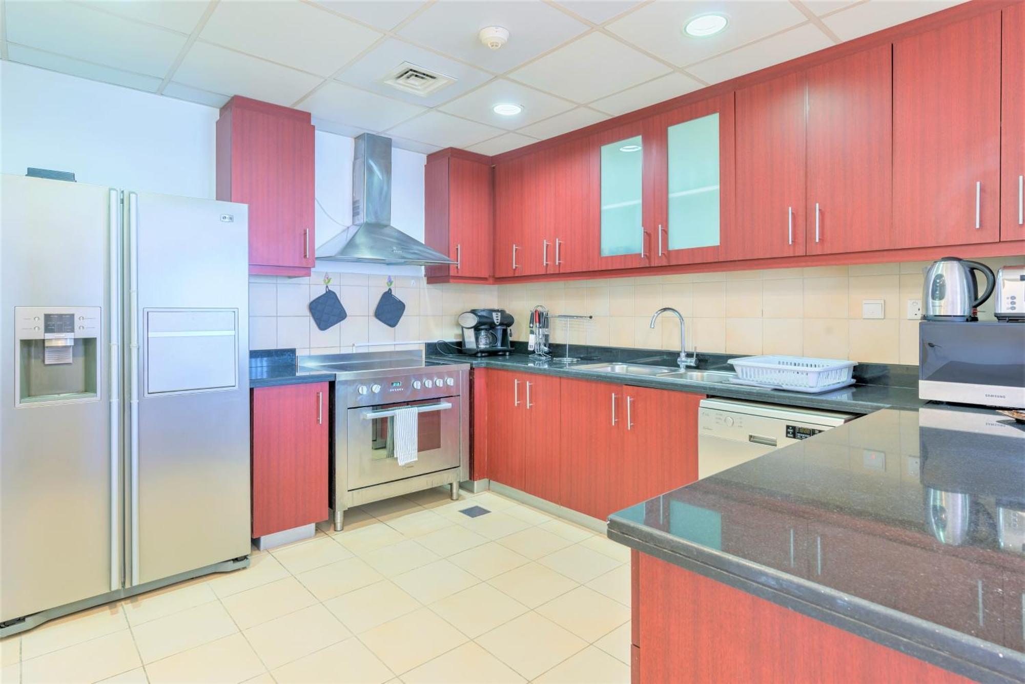 Stunning Front Eye View Jbr Apartment